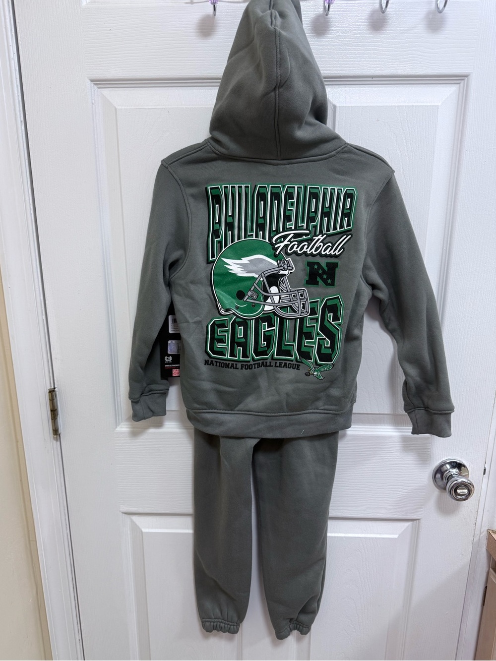 NWT NFL Kids Philadelphia Eagles Hoodie and Jogger Set in Gray/Green, Size 7